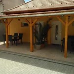 Paradise Apartmanhaz דירה