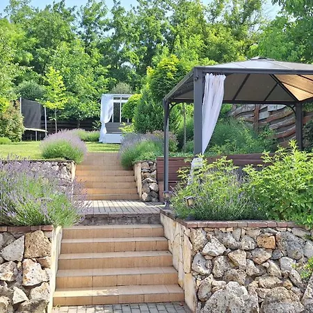 Paradise Apartmanhaz
