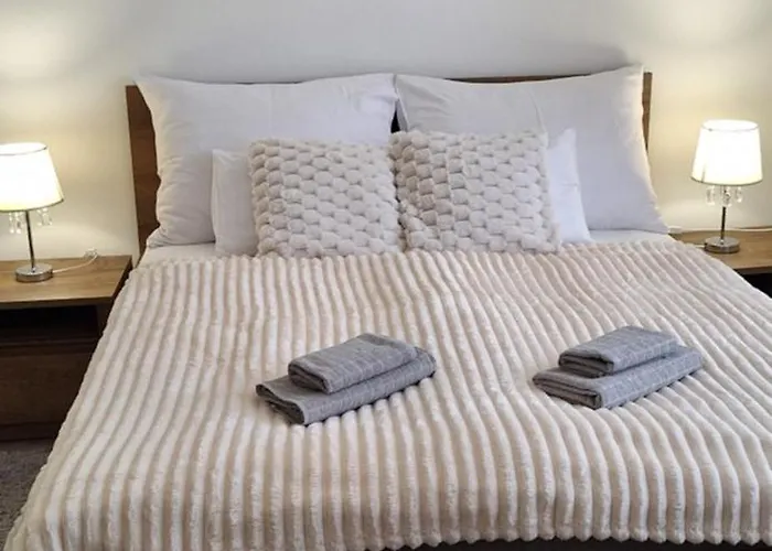 Paradise Apartmanhaz 에게르